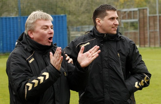 Marek Nikitiński (z lewej) i Wojciech Kowalczyk (z prawej) nadal będą wspólnie prowadzić zespół Energetyka.