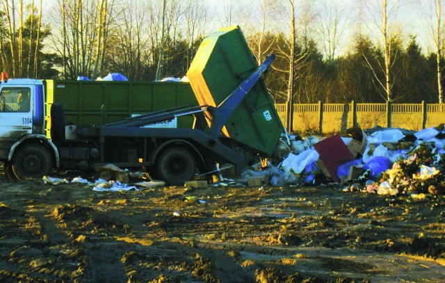 Mieszkańcy dzielnicy Podlas obawiają się, że w ich sąsiedztwie powstało dzikie składowisko odpadów.