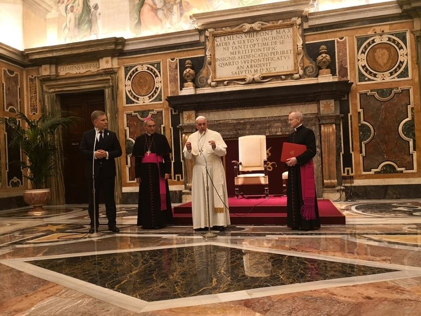 Chore dzieci z Wrocławia spotkały się papieżem Franciszkiem (ZDJĘCIA)