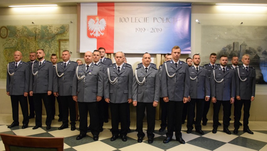 Święto policji w Oświęcimiu z udziałem Beaty Szydło. Najlepsi otrzymali medale i mianowania na wyższe stopnie [ ZDJĘCIA, WIDEO]