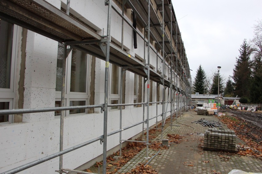 Szkoła podstawowa we Wrzeszczowie, w gminie Przytyk jest rozbudowywana. Zobaczcie, jak wygląda stan budowy