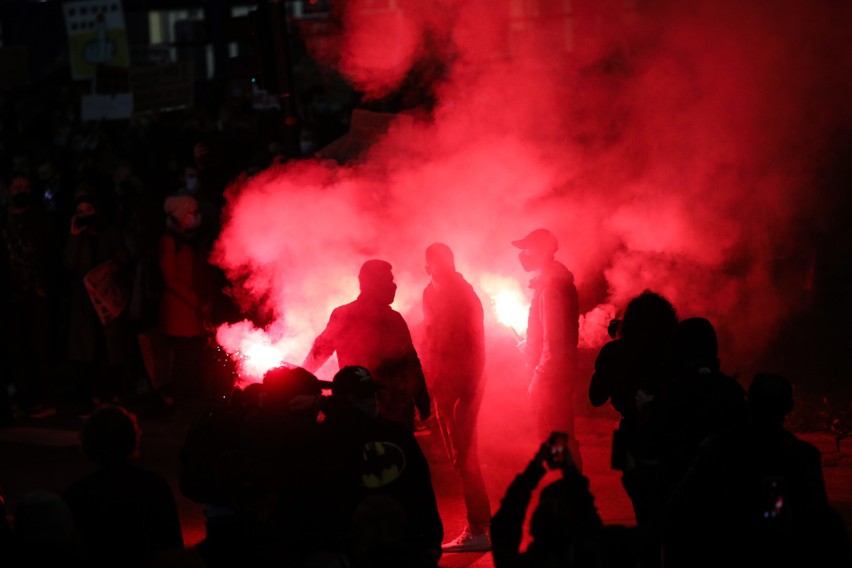 Strajk Kobiet w Krakowie. Planty, Rynek, siedziba PiS, Aleje. Tłumy ludzi na ulicach! [29.10]