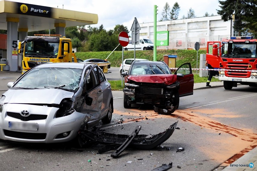 Limanowa. Jedna osoba w szpitalu po zderzeniu dwóch samochodów