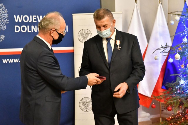 Odznaczenia wręczył zastępca prezesa IPN dr hab. Krzysztof Szwagrzyk