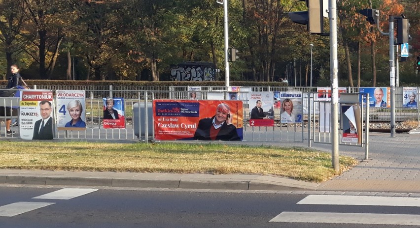 50 plakatów wyborczych na przystanku. Wrocław jest wielką tablicą reklamową [LIST CZYTELNIKA]