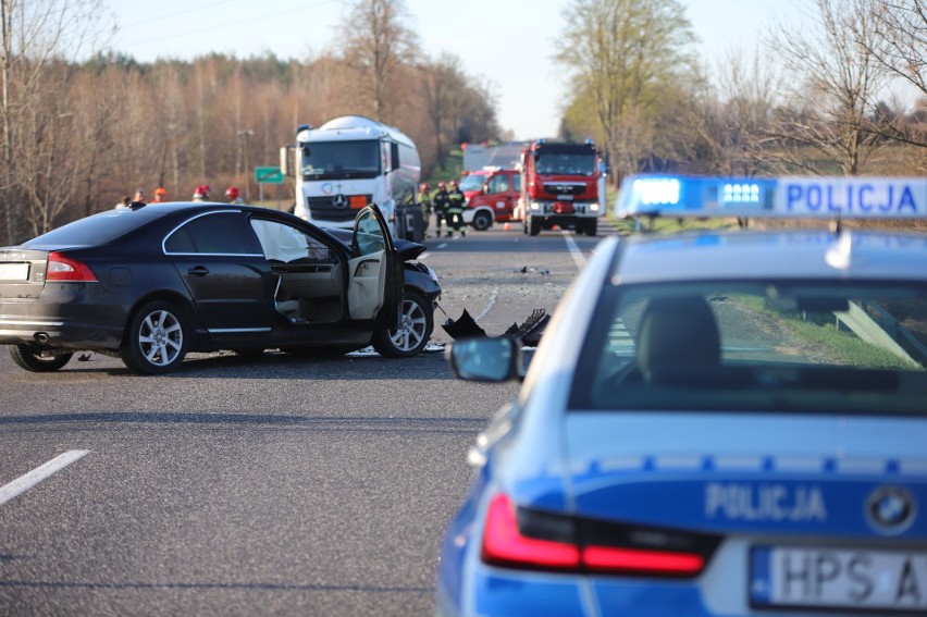 Wypadek w Lisowie. W zderzeniu w świąteczną noc zginęły dwie osoby [zdjęcia z miejsca wypadku]