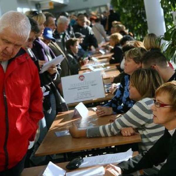 Podczas targów pracy, organizowanych dla osób niepełnosprawnych, nie brakuje bezrobotnych szukających ofert