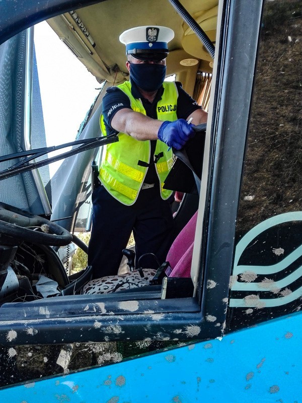 Wypadek autobusu na A1 pod Tczewem 15.08.2020. Autokar przewoził dzieci ze Śląska. 31 osób poszkodowanych. 6 osób ciężko rannych [zdjęcia]