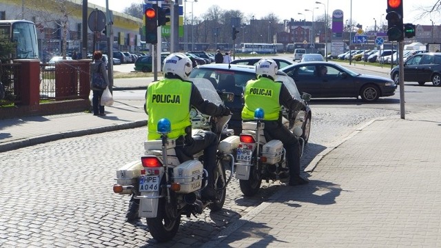 Policyjne patrole motocyklowe na drogach w Żarach i na powiatu żarskiego.