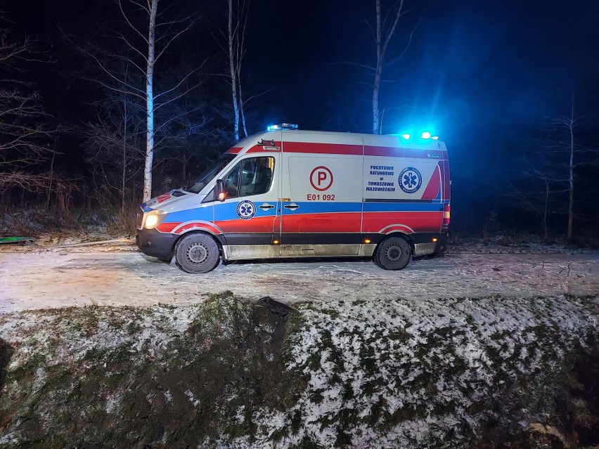 Dachowanie w Hucie Dłutowskiej. Kierująca w szpitalu. W Pabianicach wybuchał butla z gazem. ZDJĘCIA