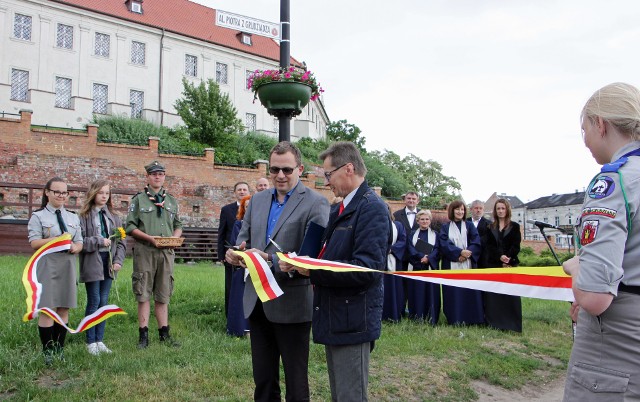 Ścieżka rowerowo-piesza biegnąca pod kompleksem spichlerzy od wtorku ma swojego patrona. Jest nim Piotr z Grudziądza - kompozytor, który tworzył w XV wieku i jest uznawany za głównego reprezentanta  kultury muzycznej ówczesnej Europy Środkowej. Uroczystość nadania imienia była jednym z punktów programu trwającego właśnie III Festiwalu Muzyki Dawnej, którego pochodzący z Grudziądza kompozytor jest patronem