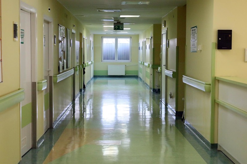 Szpital w Zgierzu znów będzie przyjmował wszystkich pacjentów? Rząd zapowiada stopniową rezygnację ze szpitali jednoimiennych