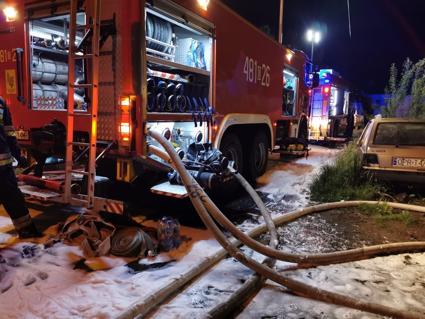 Nocny pożar domu w Prudniku. Palił się sprzęt komputerowy na...