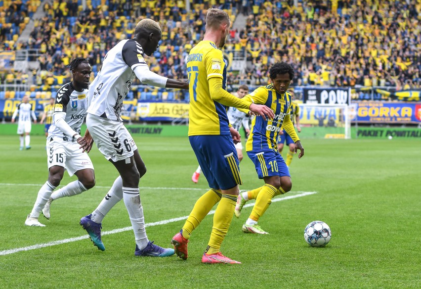 Fortuna 1. Liga. Arka Gdynia wygrała z Sandecją, ale nie awansowała bezpośrednio do ekstraklasy. W czwartek baraże z Chrobrym Głogów