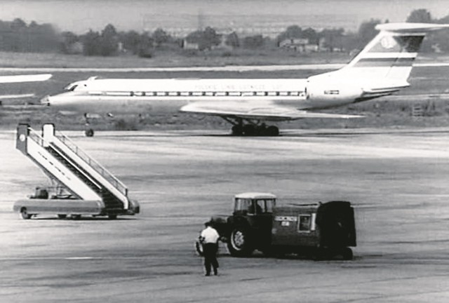 TU-134 w barwach PLL Lot. Takim samolotem Ewa i Tadeusz Wądołowscy polecieli na Tempelhof