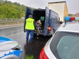 Pościg za nielegalnymi imigrantami w Czechowicach-Dziedzicach. Bus uderzył w barierki