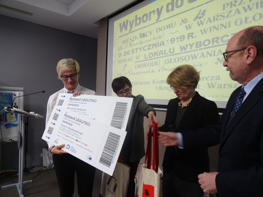  Profesor Ryszard Legutko wręczył nagrody uczniom świętokrzyskich szkół (ZDJĘCIA, LISTA)