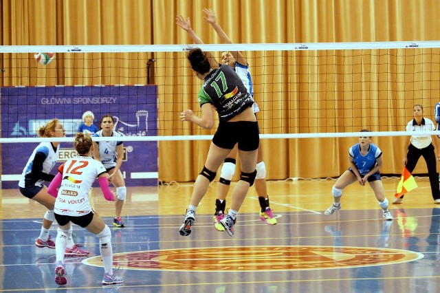 Majka Szczepańska (nr 17) poprowadziła Silesię Volley do wygranej w Świeciu.
