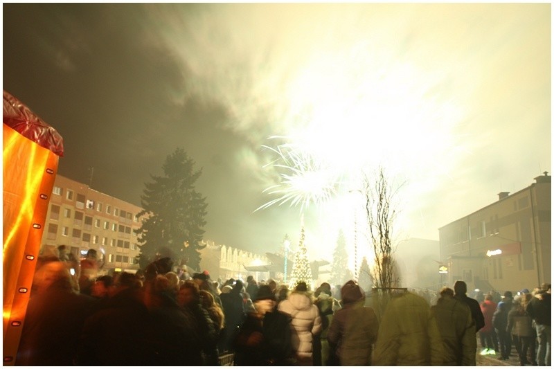 Z muzyką, tańcem i wystrzałami korków od szampana Mońki...