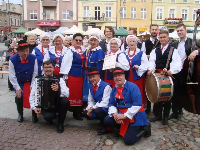 Zespół "Łochowianie". Z akordeonem Michał Stropa, nowy kierownik artystyczny