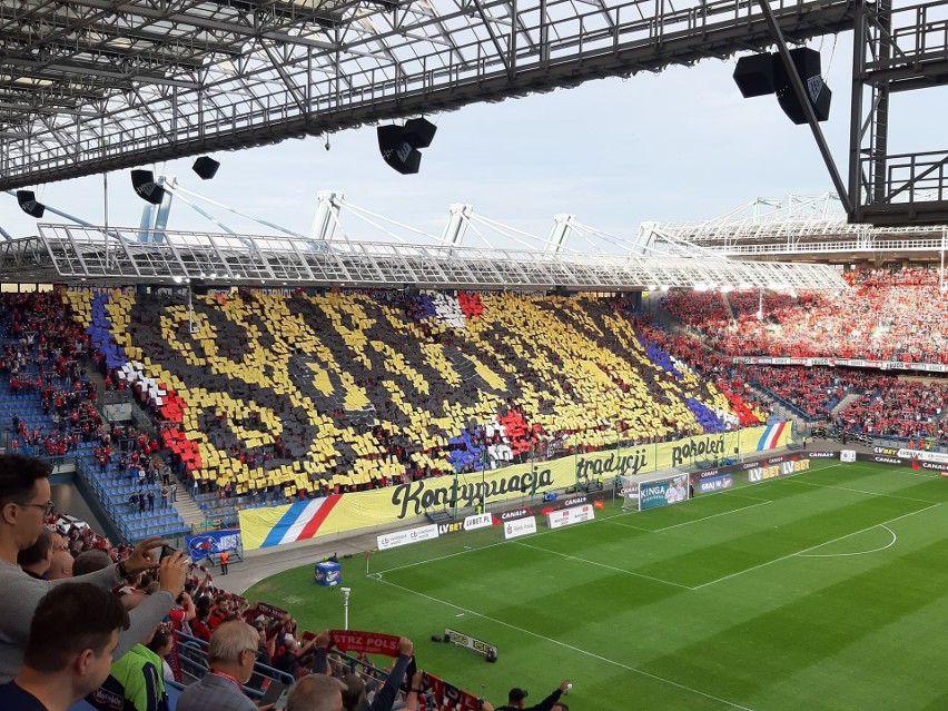 Oprawy kibiców na meczu Wisła-Cracovia