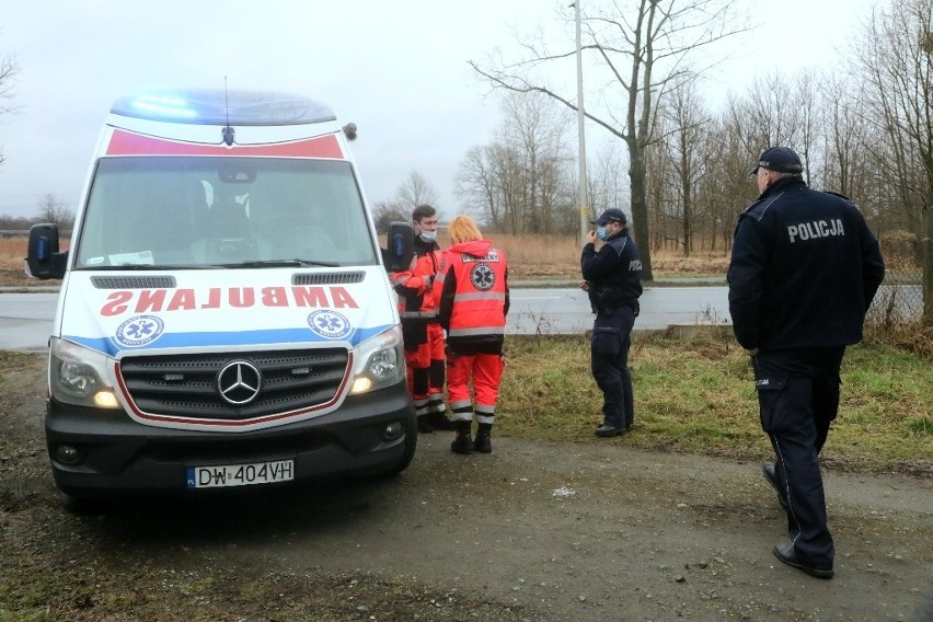 Tragedia na Kowalach, mężczyzna powiesił się na drzewie