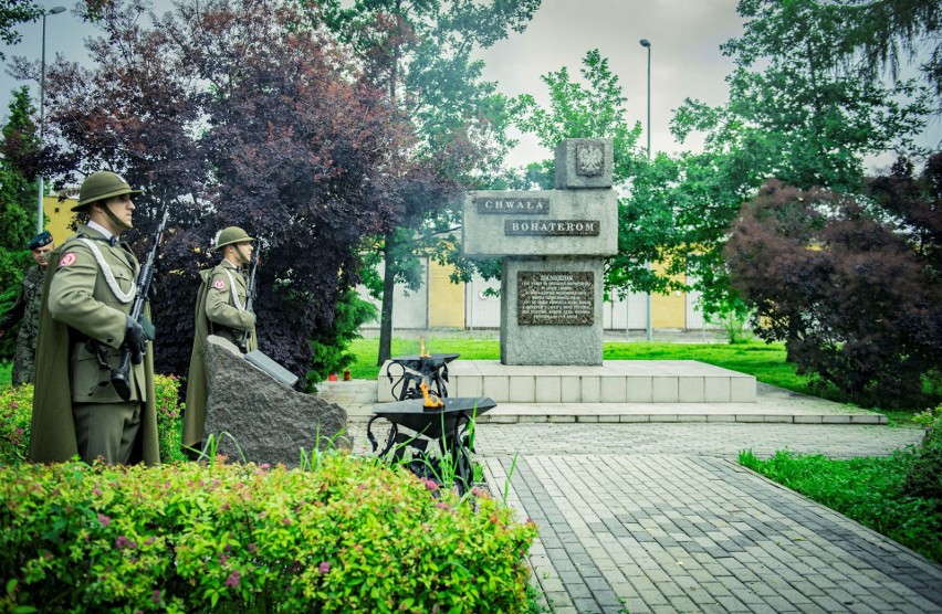 I Rajd motocyklowy weteranów na Podkarpaciu. Żołnierze odwiedzą groby swoich kolegów, aby zapalić znicz i oddać hołd [ZDJĘCIA]