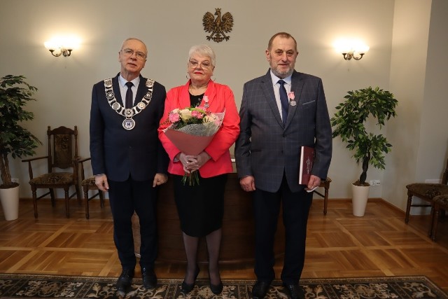 Jubileusz 50-lecia zawarcia związku małżeńskiego obchodzili państwo: Barbara i Edmund Różek oraz Irena i Jerzy Kaiser z Bytowa.