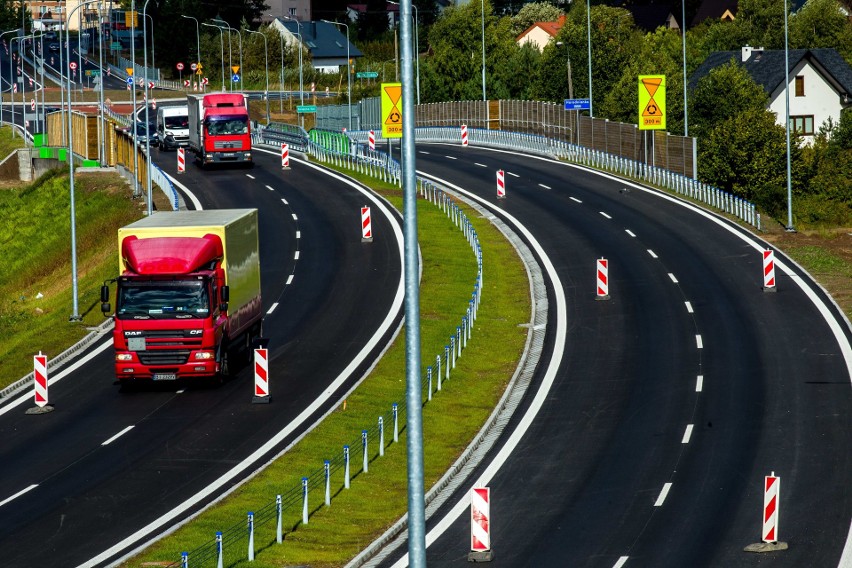 Białystok - Łapy. Wygodniej jest dojechać kierowcom do Łap. Kolejny odcinek drogi jest przejezdny (zdjęcia) 