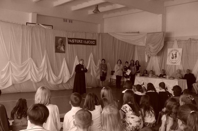 Patronat nad konkursem w Zespole Szkół Integracyjnych imienia Jana Pawła II w Radomiu objął biskup Henryk Tomasik.