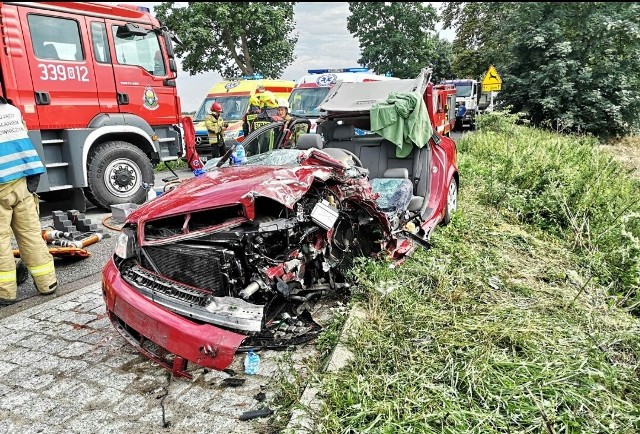 Wypadek w powiecie gdańskim: 3 auta, 5 poszkodowanych i śmigłowiec LPR w akcji