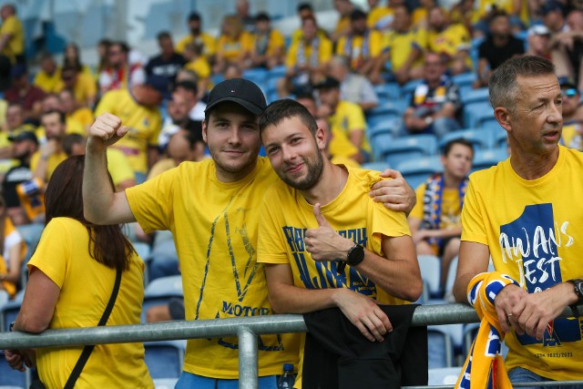 (Pierwszoligowy Motor na trybuny przyciąga prawdziwe tłumy. Kolejny mecz, w ramach Pucharu Polski, już w środę. Rywalem rezerwy Lecha Poznań)