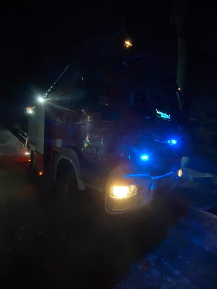 Wypadek ciągnika w Koniakowie. Pojazd przewrócił się i...