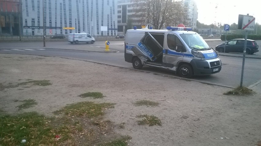 Wypadek policyjnego radiowozu na Legnickiej