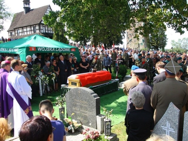 W pogrzebie Szymona Sitarczuka uczestniczyły tysiące ludzi