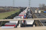 Autostrada A4 się zapadła, auta z urwanymi kołami. Są ograniczenia jazdy