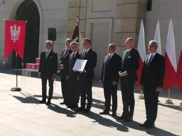 Prezydent Andrzej Duda przyjął od samorządowców apel ws. ustanowienia dnia 27 grudnia świętem państwowym