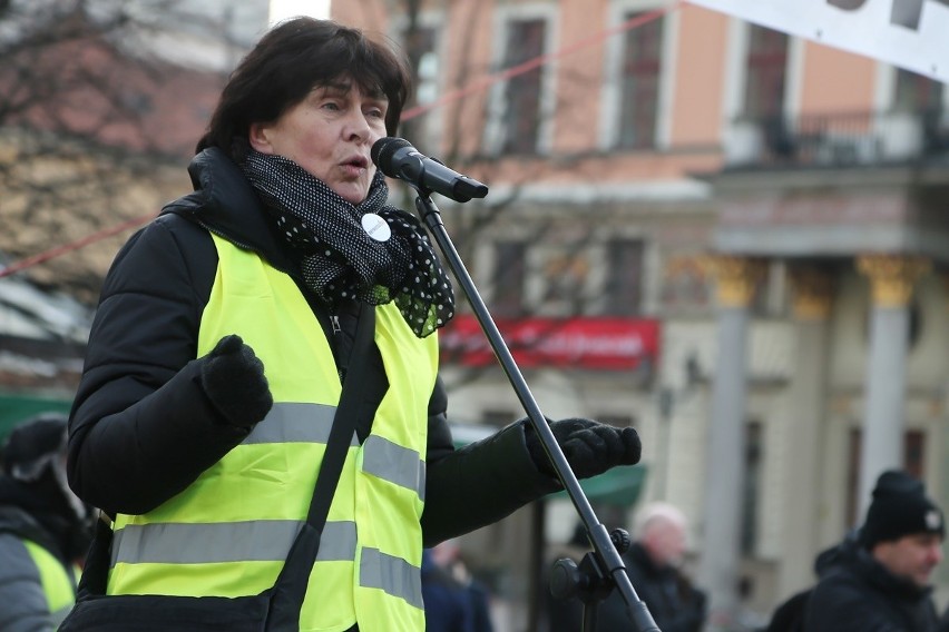 Manifestacja na pl. Solnym przeciwko działaniom władzy