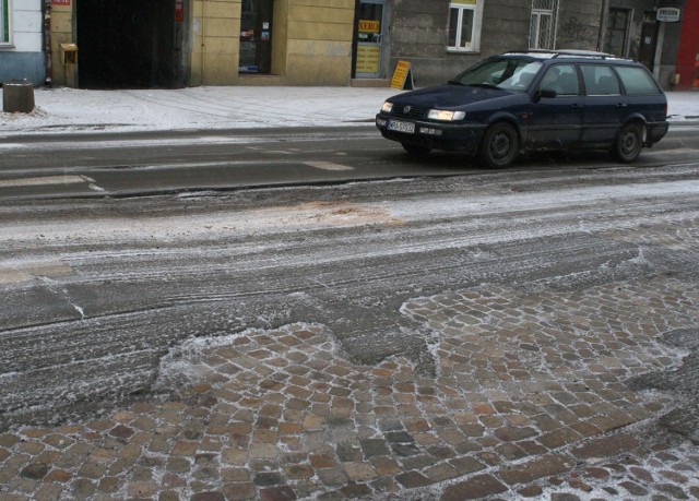 Tak wygląda ulica Malczewskiego. Nasi czytelnicy narzekają, że tą ulicą jeździ się bardzo niekomfortowo.
