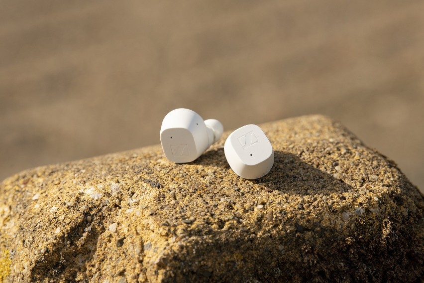 Firma Sennheiser zaprezentowała nowe słuchawki – CX True Wireless z przetwornikiem TrueResponse. Cena