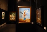 Wojciech Siudmak w Tichauer Art Gallery w Tychach. Mówią o nim "polski Dali"