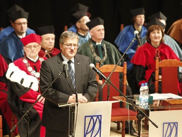 Na Politechnice Rzeszowskiej prezydent Komorowski podkreślał, że Podkarpacie to rozwijający się region.