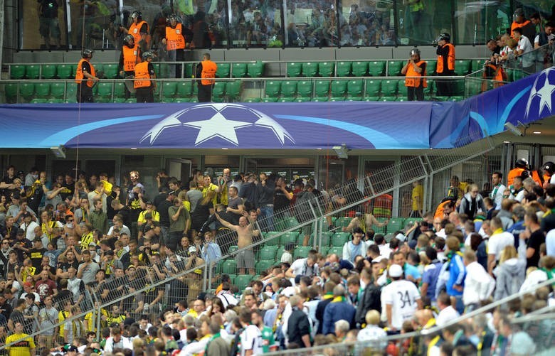 Zadyma na meczu Legia - Borussia