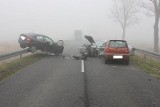 Kolizja w mgle. Cztery auta uszkodzone.