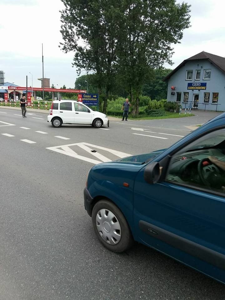 Wypadek w Rybniku na Wodzisławskiej. Fiat potrącił...