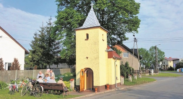 Najcenniejszym zabytkiem Nowej Wsi jest kapliczka, która liczy ponad 100 lat. 