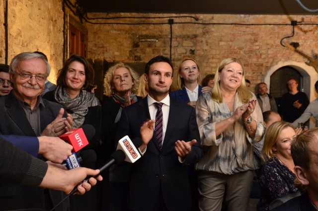 Wiceprezydent Tomasz Lewandowski miał duży wpływ na kształt list Lewicy do Rady Miasta. Część działaczy SLD była oburzona, że ich partia dostała tylko jedną "jedynkę" na sześć okręgów wyborczych.
