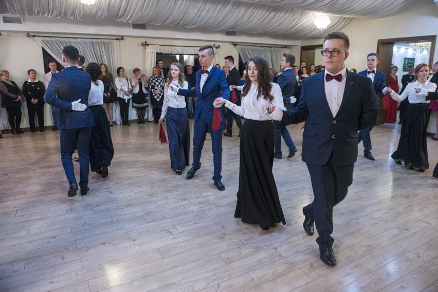 Studniówka 2017 w Radomiu. Maturzyści z "Konarskiego" zaczęli odliczanie do matury