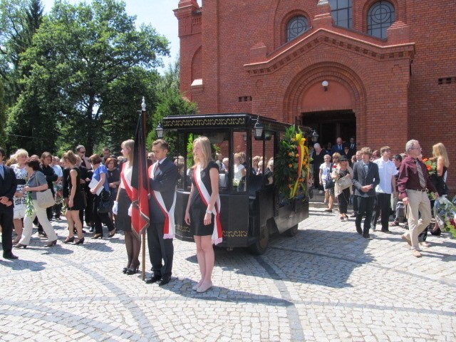 Pogrzeb Bożeny Koronkiewicz, dyrektorki X LO we Wrocławiu