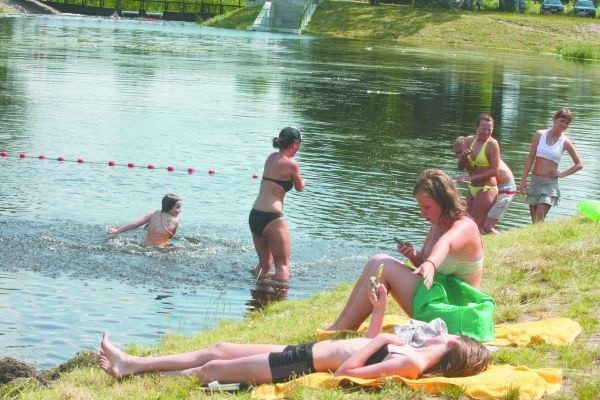 Jedni narzekają, że w Supraślu nie ma plaży i łagodnego zejścia zejścia do wody. - Ale to właśnie urok tego miejsca! - uważa Eliza Wasilewska.